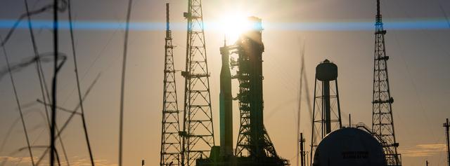 NASA image: Sun sets on Full Artemis II Stack at Launch Pad 39B Anamorphic